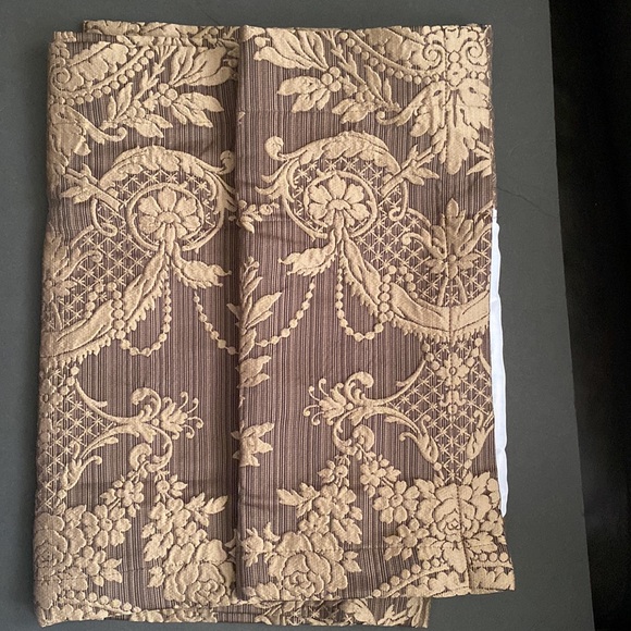 J. Queen Bedding J Queen New York Legacy Set Of Euro Shams Set Of